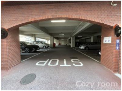 【駐車場】 | パルムハウス江坂 | 駐車場付きの物件です（空き要確認）