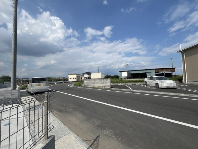 【前面道路含む現地写真】 | 熊谷市弥藤吾　　新築戸建　全4区画　3号棟