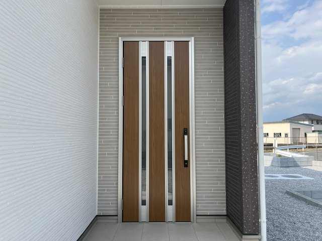【玄関】 | 熊谷市弥藤吾　　新築戸建　全4区画　3号棟