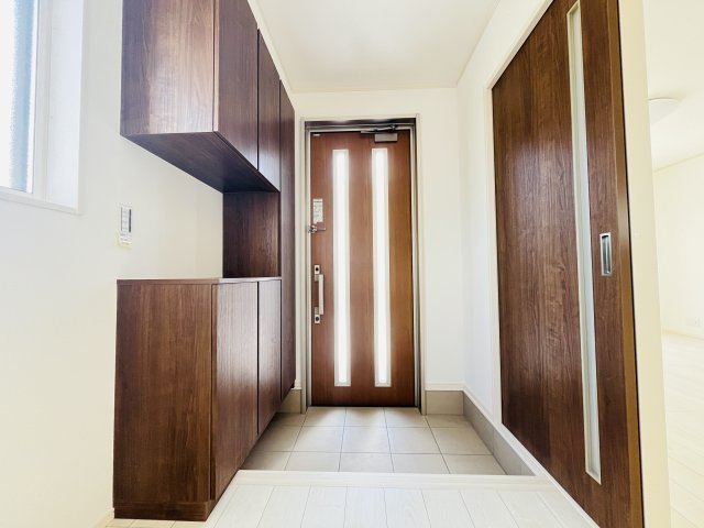 【玄関】 | 熊谷市弥藤吾　　新築戸建　全4区画　3号棟