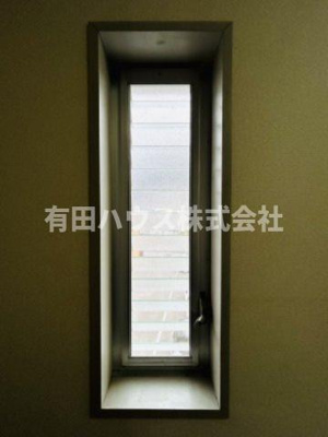 【その他】 | MGM NAKANOSHIMA　B棟　 | ハンドルをくるくる回して開閉できるルーバー窓で換気も簡単