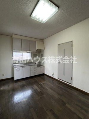 【居間・リビング】 | MGM NAKANOSHIMA　B棟　 | 右手の扉から洗面・トレイ・お風呂へ