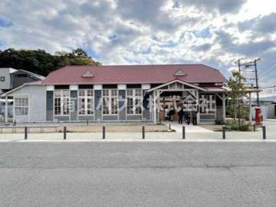 【周辺】 | MGM NAKANOSHIMA　B棟　 | 今の湯浅駅の隣にある旧駅舎
カフェとしてもご利用いただける施設