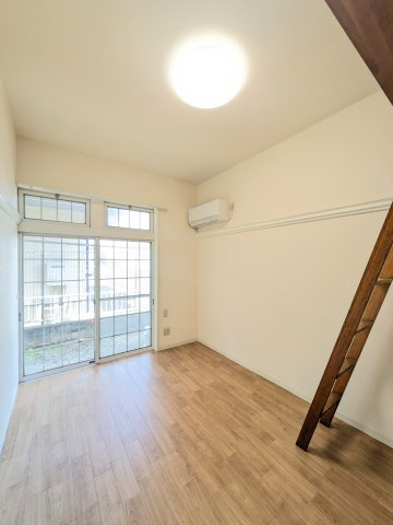 ロジュマン木崎の洋室