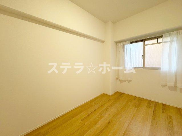 吹田ロイヤルマンションの洋室|落ち着いた色調の洋室です