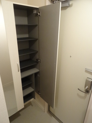 【玄関】 | グリーンパレス宮沢 | 収納もたっぷり玄関です