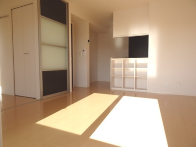 【居間・リビング】 | グリーンパレス宮沢 | 南向き陽当り良好、12.5帖LDK