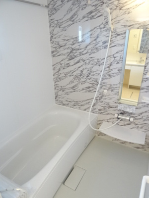 【浴室】 | グリーンパレス宮沢 | ゆったり足を伸ばせる一坪バス
もちろん追い焚き、浴室乾燥機完備してます