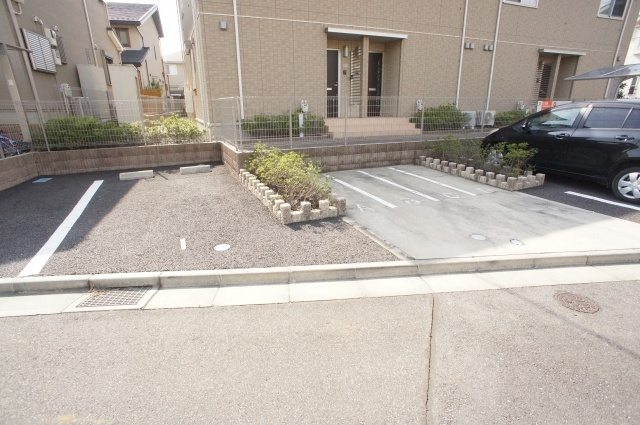 クロノスAの駐車場