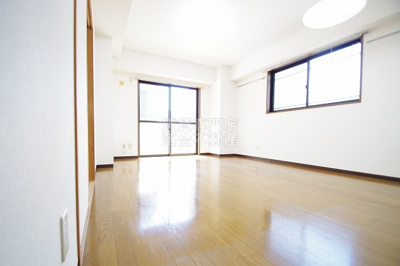 【居間・リビング】 | 龍生堂橋本ビル | ゆったりとしたリビング