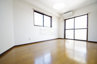 【洋室】 | 龍生堂橋本ビル | 明るい洋室