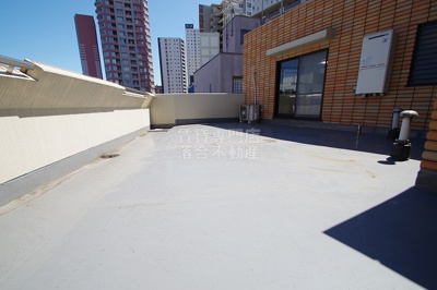 【バルコニー】 | 龍生堂橋本ビル | 開放感あるルーフバルコニー