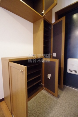 【玄関】 | 龍生堂橋本ビル | シューズ収納あり