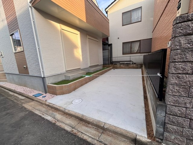 第4期越谷市大沢　新築戸建ての駐車場