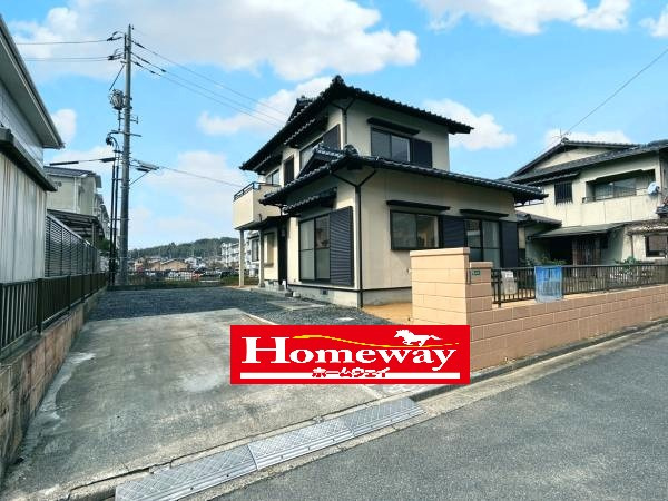 【外観】 | 仲介手数料無料！高千帆小学校に通えるリフォーム済み中古住宅　山陽小野田市柿の木坂１丁目 | かわいいお家になって誕生しました