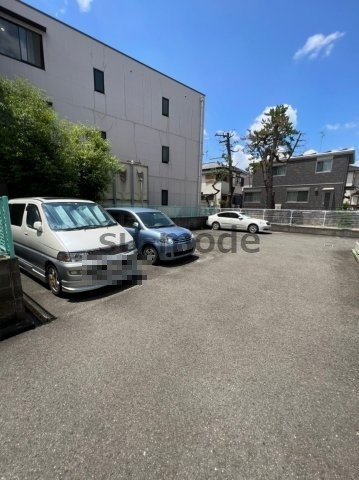 アネックス華の駐車場
