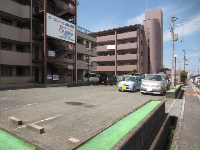【駐車場】