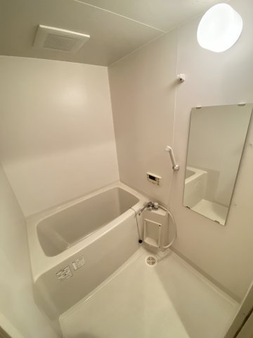 【浴室】 | マナパティオ | ※同物件、別のお部屋の写真です