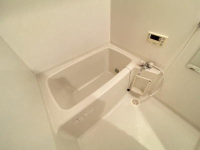 【浴室】 | マナパティオ | ※同物件、別のお部屋の写真です