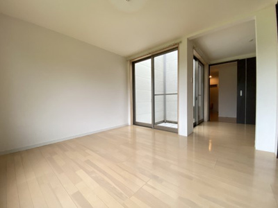 【居間・リビング】 | マナパティオ | ※同物件、別のお部屋の写真です