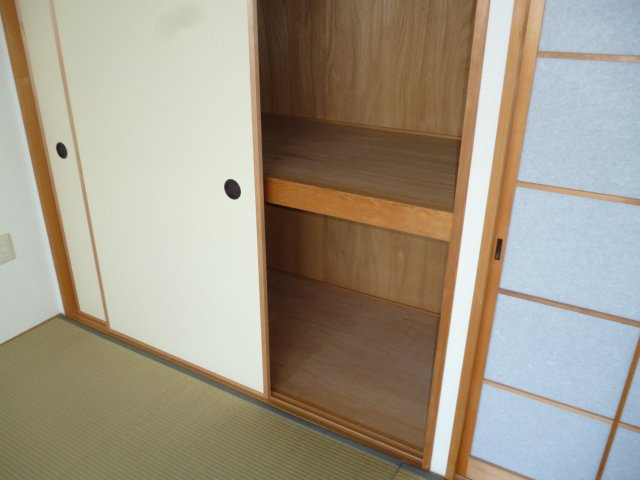 グリーンヒルズ東舞子１ＤＫの収納|たっぷりとした収納スペースです