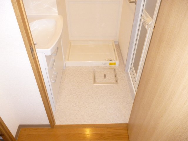 グリーンヒルズ東舞子１ＤＫの洗面所|スペースが確保できる洗面所です