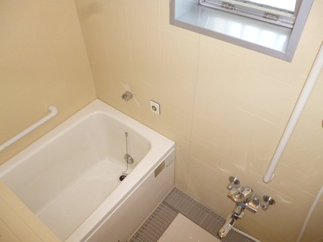 グリーンヒルズ東舞子１ＤＫの浴室|お風呂で日々の疲れを落としましょう