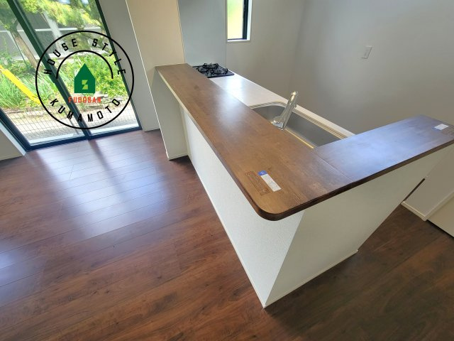 宇城市小川町北新田第1-2棟（1号棟）　のダイニング|キッチンから立ち込める香りが今日の料理を期待させます。