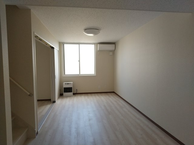 ルミエールEの居間・リビング