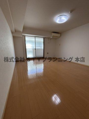 仲介手数料０円！エスポアール光洋の居間・リビング