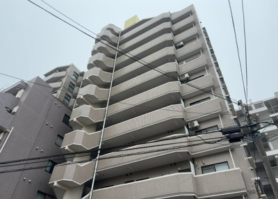 【現況写真】 | グラン・ドムール南橋本 | 道幅が広い場所は日当たりや風通が良好です。幅が広いのですれ違いも可能ですし大きな車でも駐車可能！一方で、大型車が通ることも多くなるため交通量の増加により騒音に繋がります。また土地の値段が高くなります。