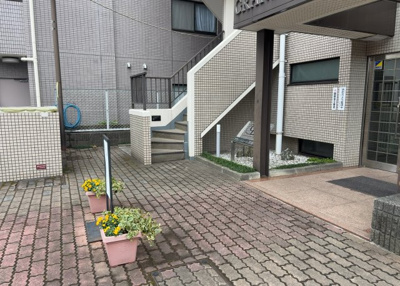 【内装】 | グラン・ドムール南橋本 | 共用部分は、一棟の建物に住む区分所有者全員が共同で所有するとし、共用部分の管理、補修などは、区分所有者で形成される管理組合が行います。個人の判断で勝手に変更することはできませんので覚えておきましょう。