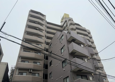 【バルコニー】 | グラン・ドムール南橋本 | 一般的なバルコニーは、奥行1.5ｍ程ですが、ワイルドバルコニーは2ｍまで広がっています。そのため洗濯物の間隔をあけ干すことができ、乾きやすいというメリットや、ガーデニングが楽しめる等の特徴があります。