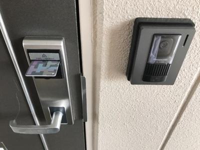 【玄関】 | Ｃｈｅｚ－ｍｏｉ 千日（シェモアセンニチ） | 玄関（カードキー）