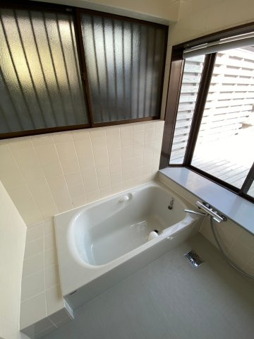 アサヒ大宰府戸建の浴室