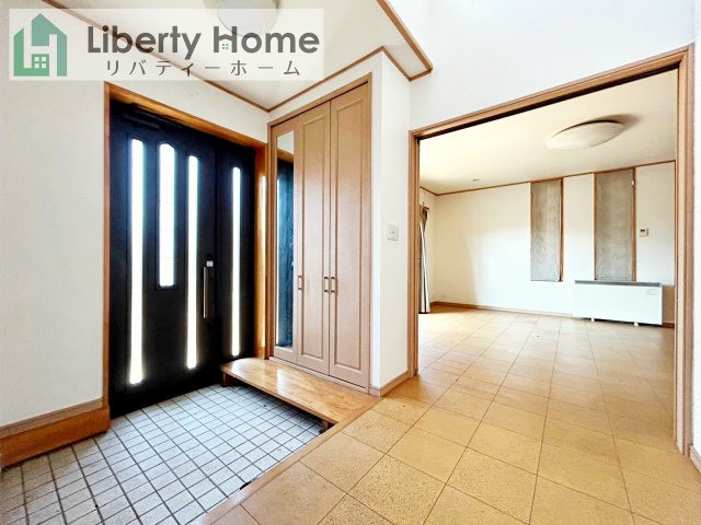 石岡市南台3丁目　中古戸建の玄関