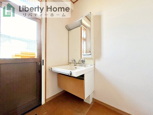 石岡市南台3丁目　中古戸建の独立洗面台