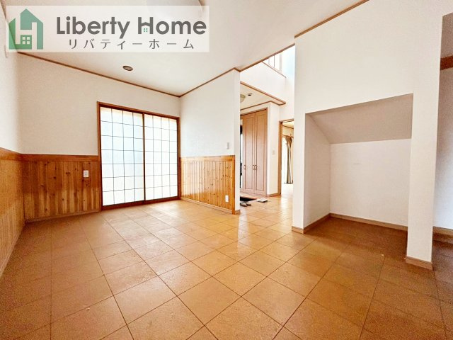 石岡市南台3丁目　中古戸建の居間・リビング