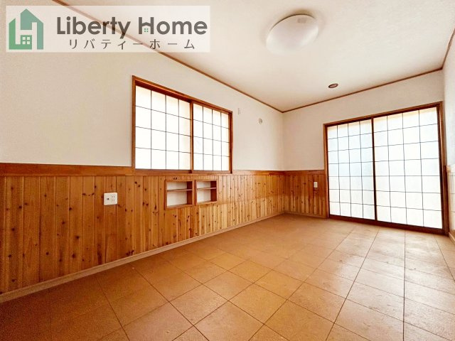 石岡市南台3丁目　中古戸建の居間・リビング