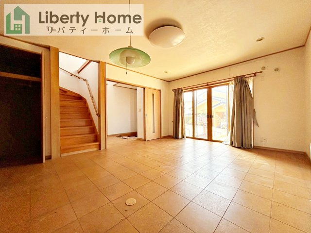 石岡市南台3丁目　中古戸建の居間・リビング