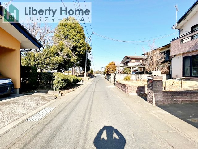 石岡市南台3丁目　中古戸建の前面道路含む現地写真