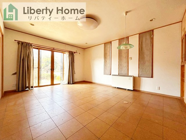 石岡市南台3丁目　中古戸建の居間・リビング