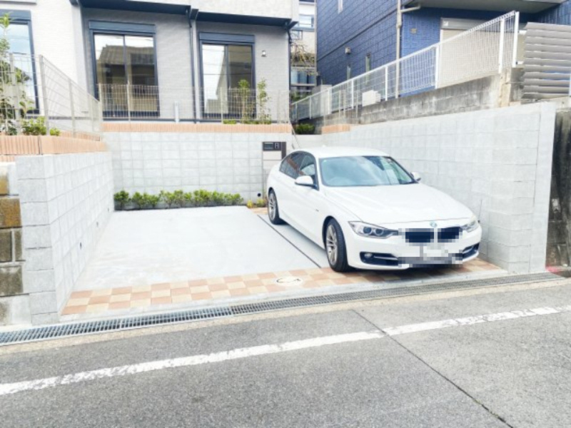 祝　成約済み　八王子市　南陽台　新築戸建ての駐車場|～仲介手数料無料☆八王子ひなた不動産～　八王子市南陽台　新築戸建て