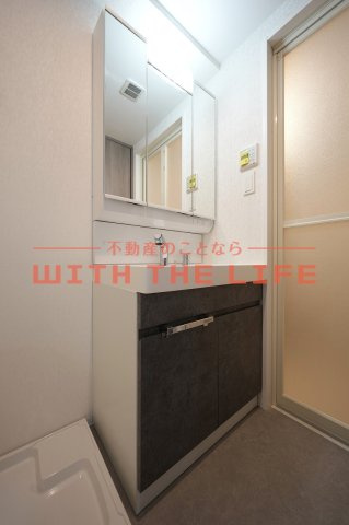 S-RESIDENCE久留米六ツ門abreastⅡ【キャンペーン対象物件】の独立洗面台|独立洗面台、小物を置くことができて便利です