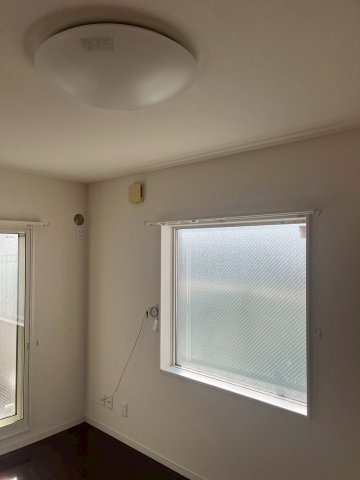 【居間・リビング】 | SOLEADOⅡ | 明るいお部屋　窓はすべてペアガラス　防音断熱効果があります。