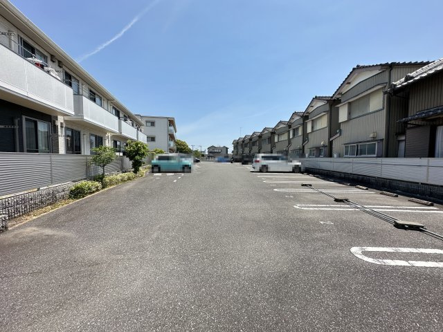 シャーメゾン アルファの駐車場