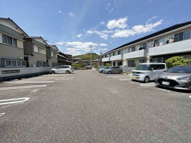 シャーメゾン アルファの駐車場