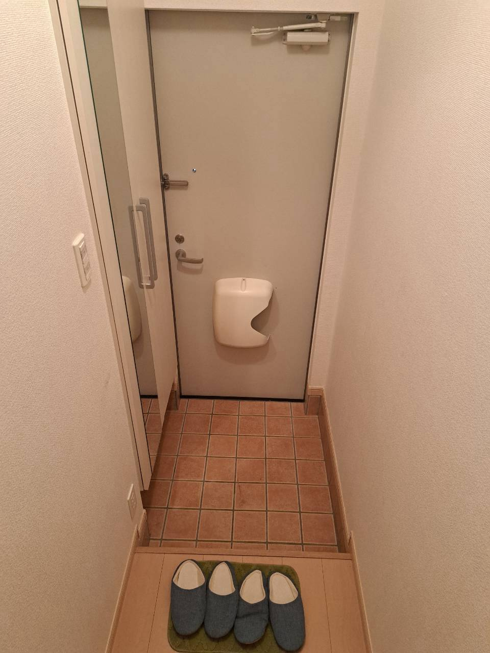 スローモーションの玄関