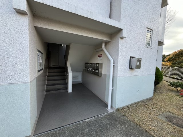 塩屋住宅3号館のエントランス