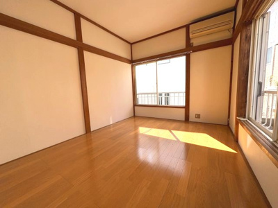 【居間・リビング】 | しろがねハイツ | こちらのリビングで趣味の時間をお楽しみください